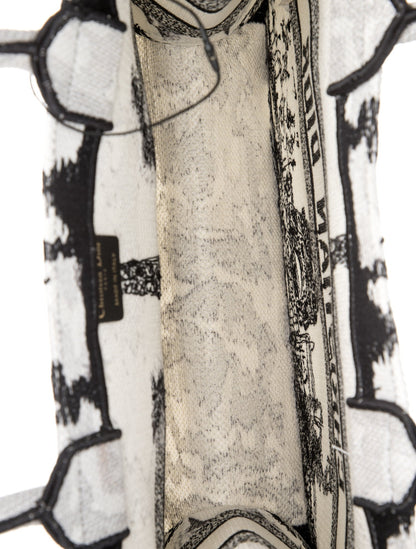 Christian Dior Signature Book Medium 2024