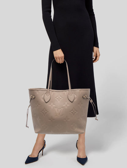 Louis Vuitton LV Monogram Neverfull w/Pouch MM